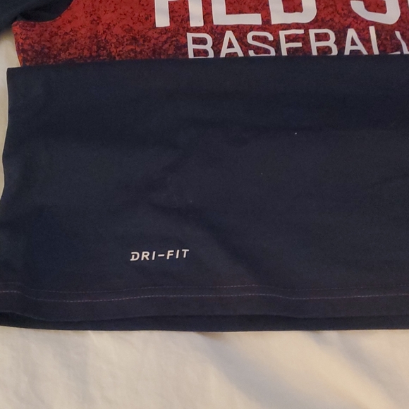 Nike. RED SOX T. DRI - FIT - Picture 2 of 5